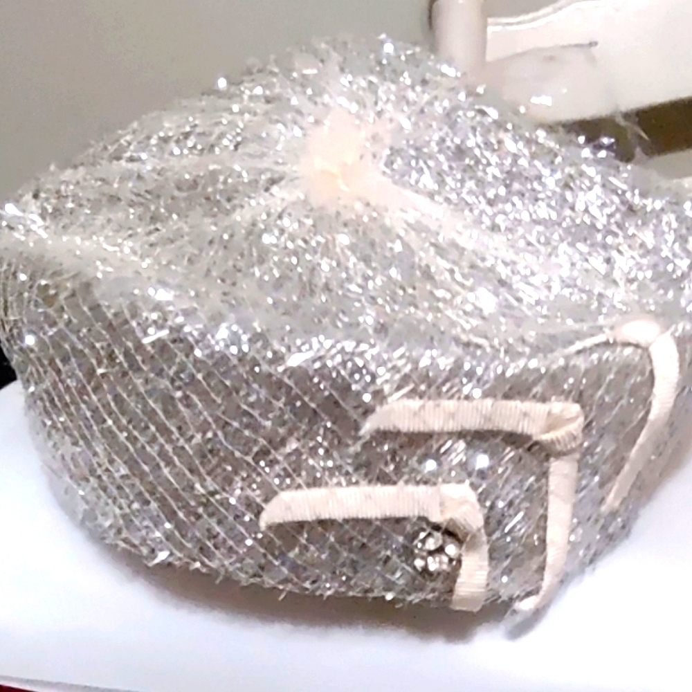 Lot of 3: Silver Sparkly Vintage Hat, Green Sequins Hair Clip, Photo Frames Set - Picture 3 of 15